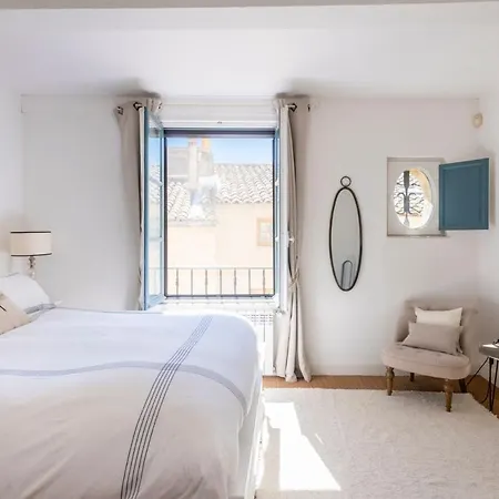 Maison De Lecrivain * Uzès